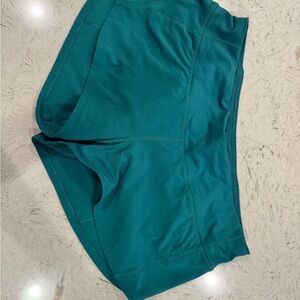 Lululemon Athletica Green Athletic Shorts Lightweight Speed Up 2.5”